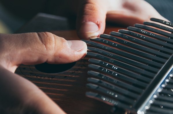 Quels sont les nécessaires à savoir avant d’apprendre le Kalimba ?