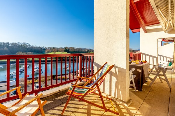 Garde-corps balcon : conseils pour choisir le modèle adapté à votre besoin