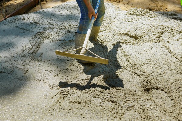 Construction en béton : avantages, inconvénients et alternatives