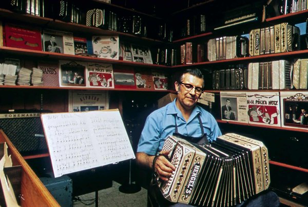 Quelle est l'importance de la valse musette dans l'histoire de la musique populaire française ?