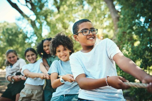 Les activités artistiques et éducatives disponibles en colonie de vacances ado : Découvrez !